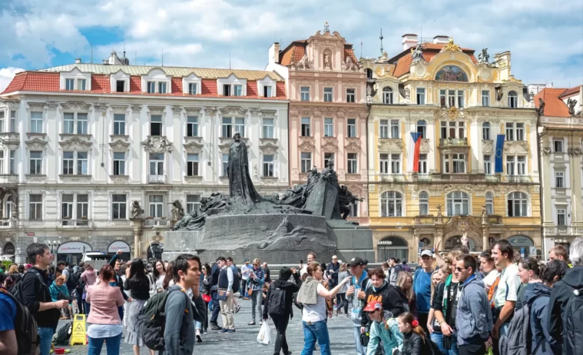 Turisté v Praze