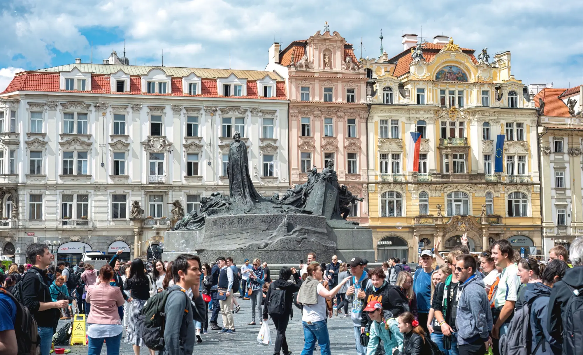 Turisté v Praze