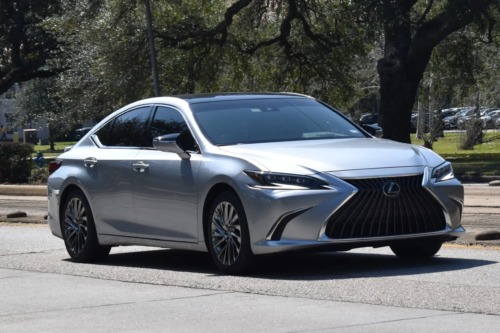 Shutterstock_2593992767 - Techsvět Lexus ES