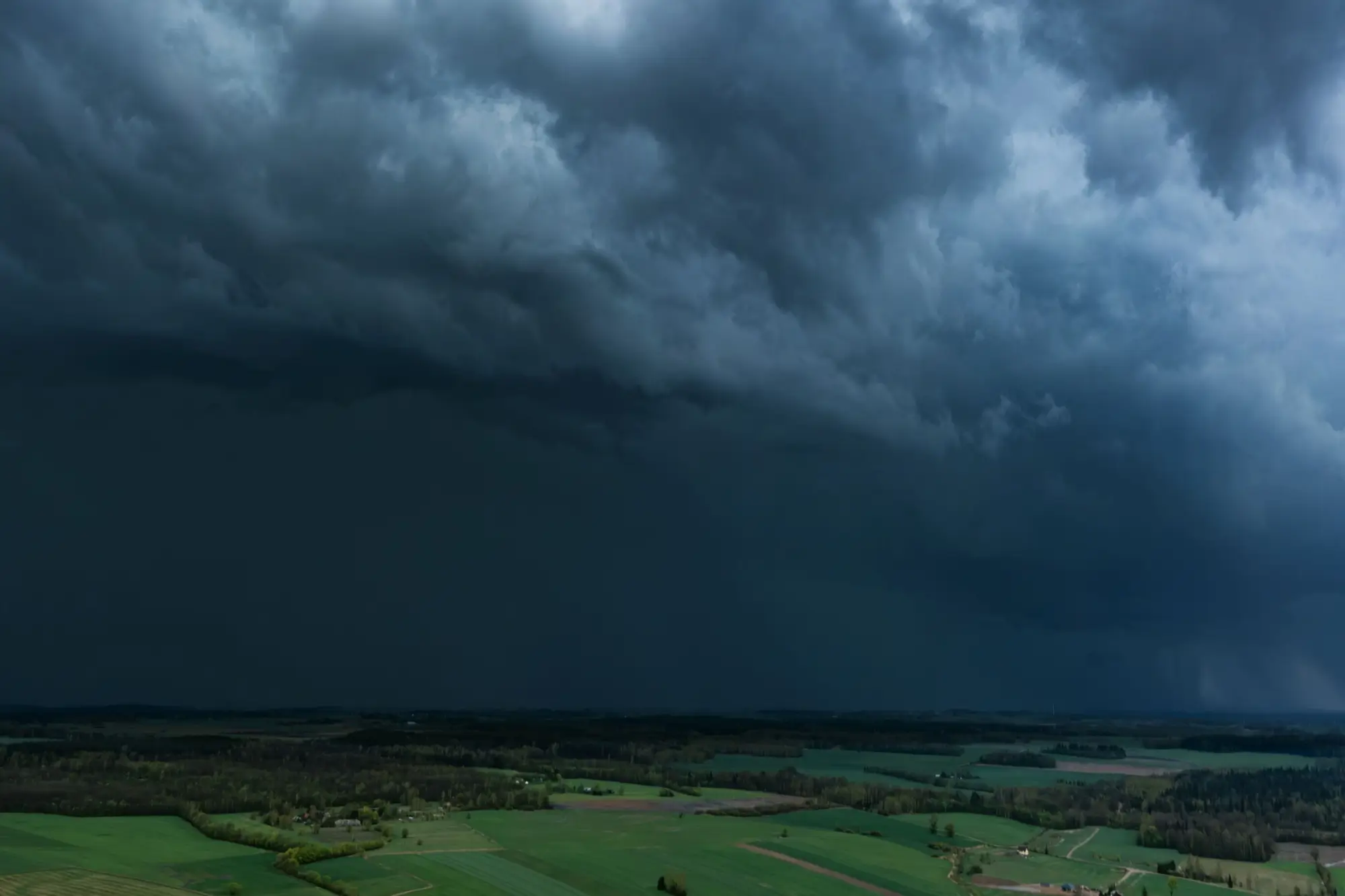 Shutterstock_2616142405 - Techsvět Bouřka