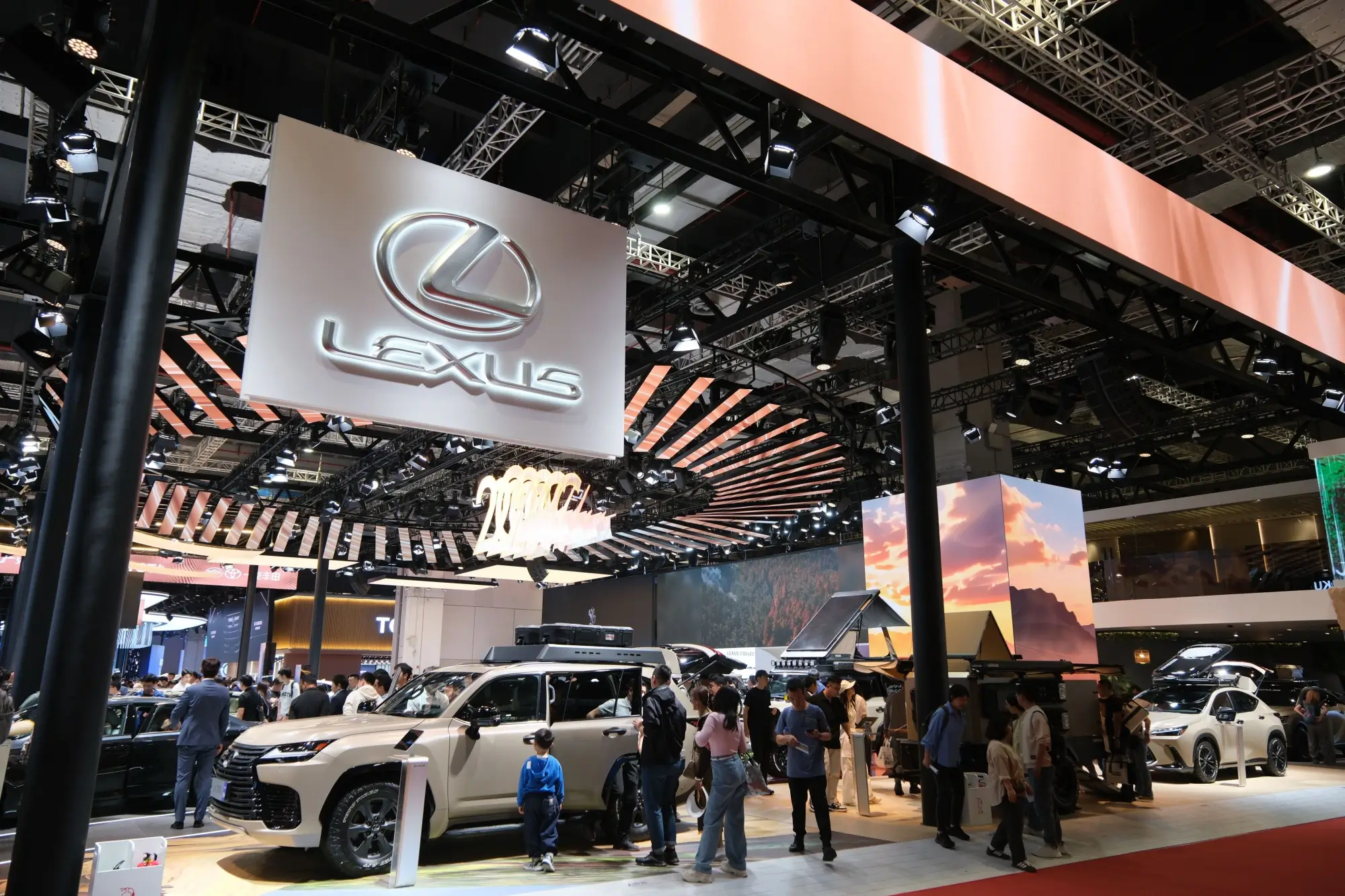 Lexus na autosalonu