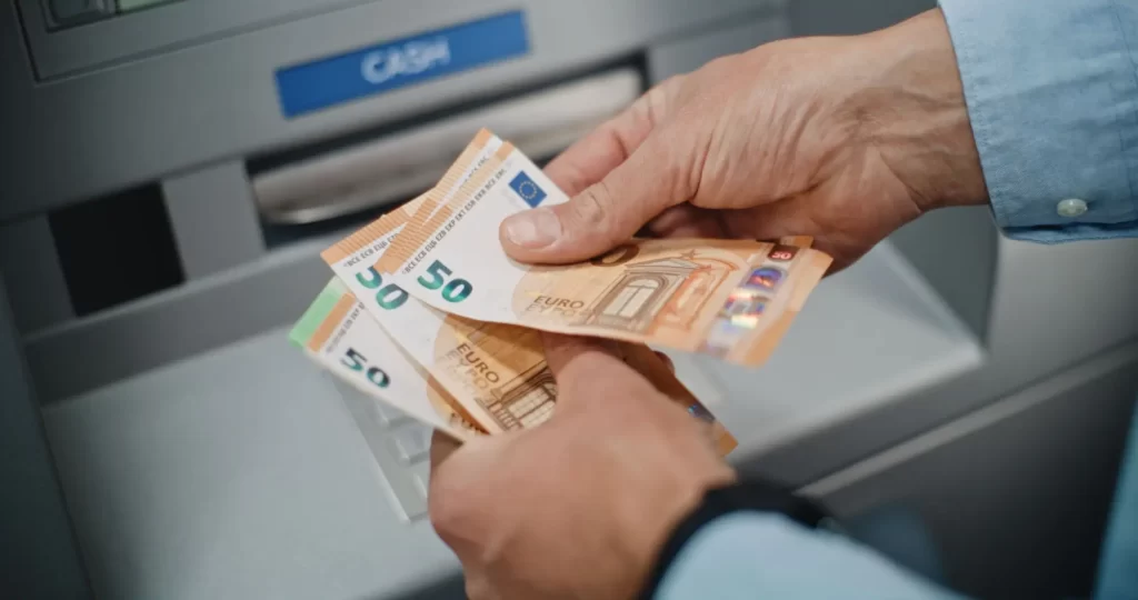 Shutterstock_2628375425 - Techsvět Euro bankovky