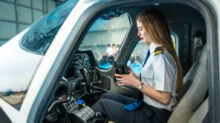 Pilotka v letadle