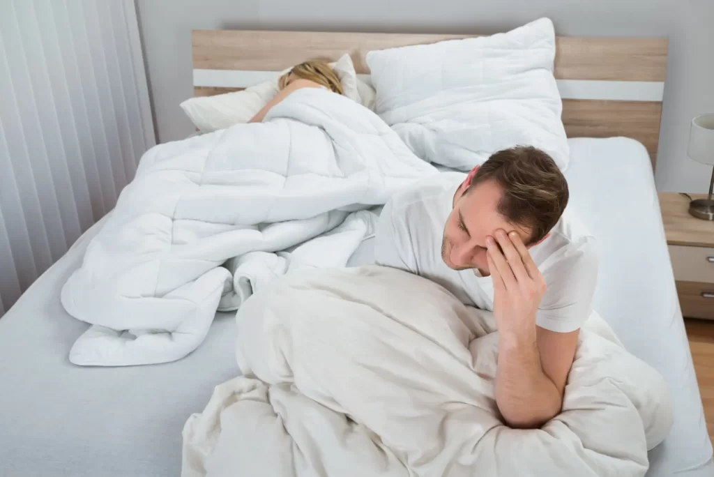 Shutterstock_276565595 - Techsvět muž v posteli