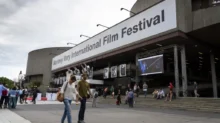 lidé na Mezinárodním filmovým festivalu v Karlových Varech