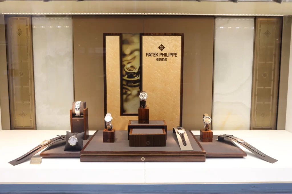 Shutterstock_patek2 - Techsvět Značky Patek Philippe spolu s Vacheron Constantin a Audemars Piguet tvoří tzv. svatou trojici nejluxusnějších hodinářských společností světa. Zdroj: Shutterstock