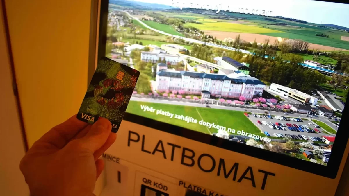 Platbomat a karta