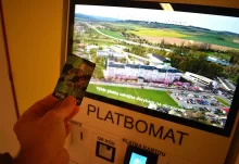 Platbomat a karta