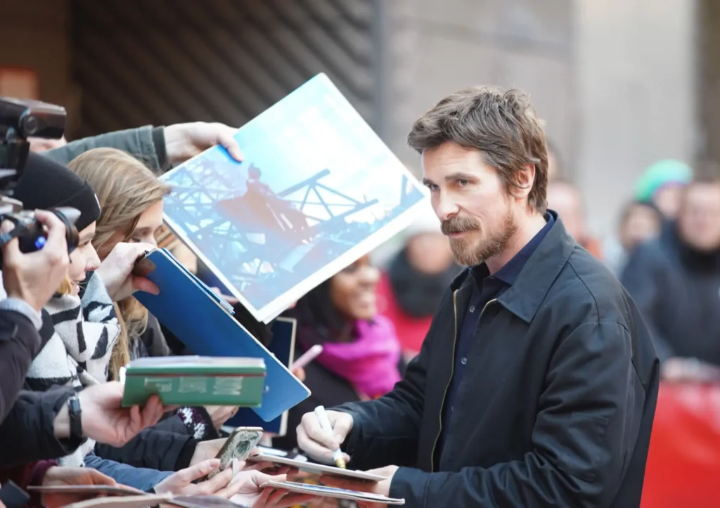Christian Bale proslul jako Batman specifickým chraplavým hlasem - Techsvět Christian Bale