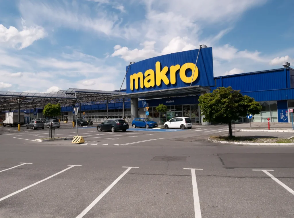 Makro má u nás třináct prodejen, kde nabízí zboží za velkoobchodní ceny - Techsvět prodejna makro