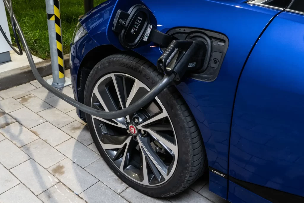 Jaguar I-Pace srážely problémy s bateriemi - Techsvět Nabíjení Jaguaru I-Pace