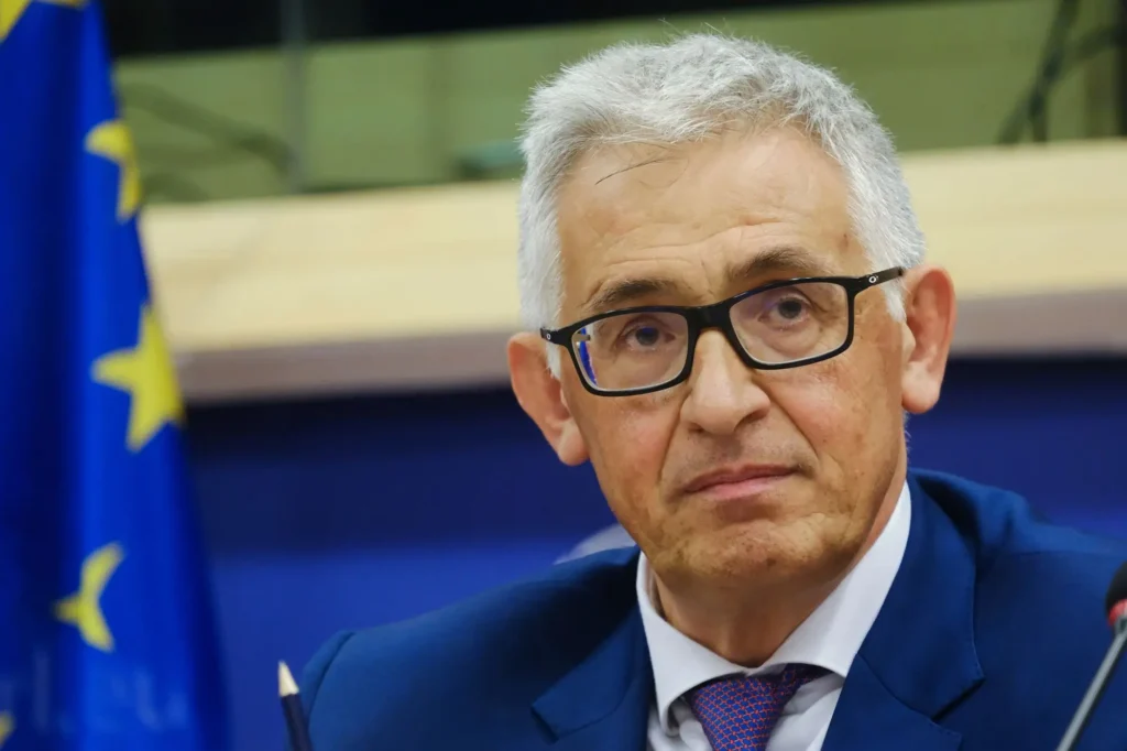 shutterstock_2372667615 - Techsvět Piero Cipollone