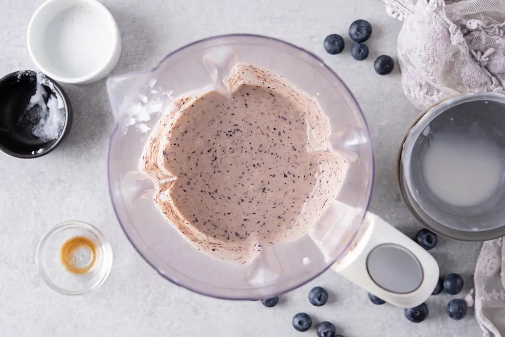 Lněné semínko přidejte třeba do smoothie. - Techsvět smoothie s borůvkami