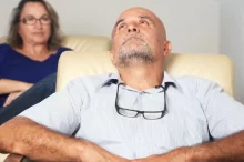 Trápení se na věk neohlíží, psychická nepohoda se týká i seniorů. Ti si mohou nechat pomoci i díky příspěvkům zdravotní pojišťovny. Zdroj: Shutterstock
