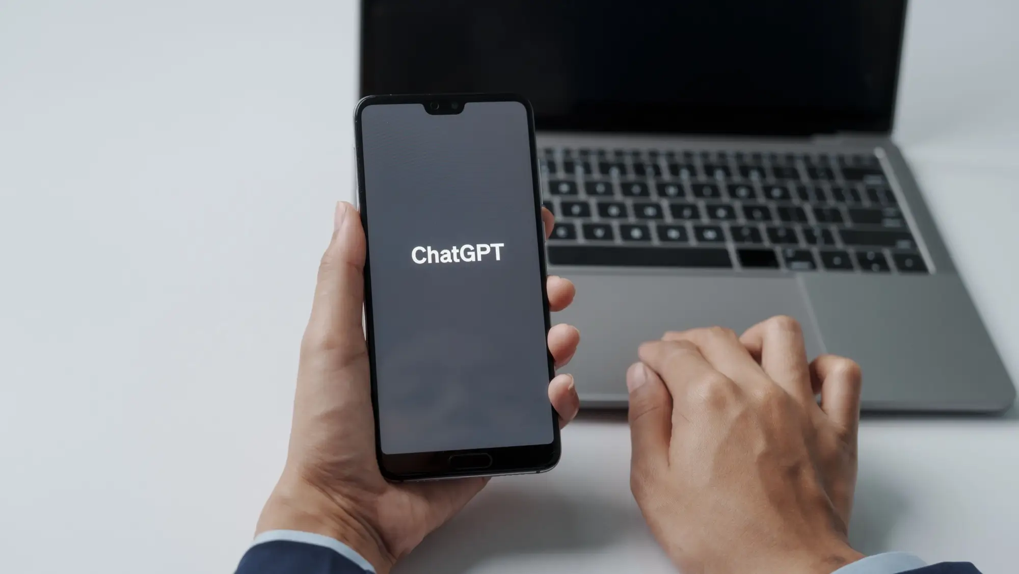Aplikace ChatGPT na mobilu
