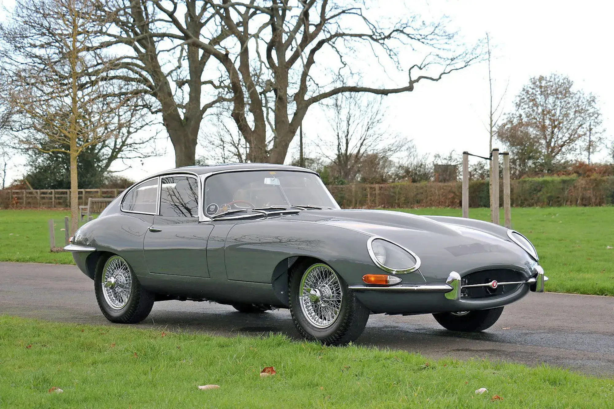 zelený Jaguar E Type