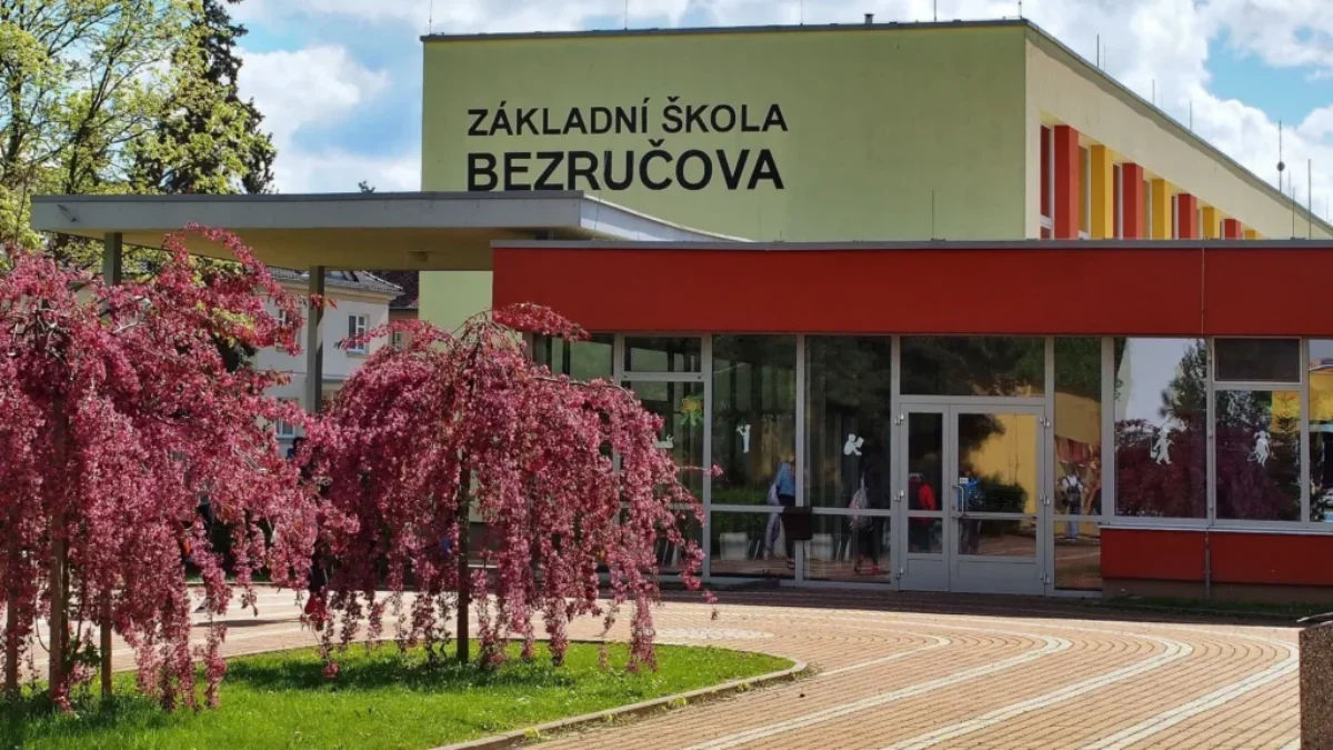 budova základní školy Bezručova