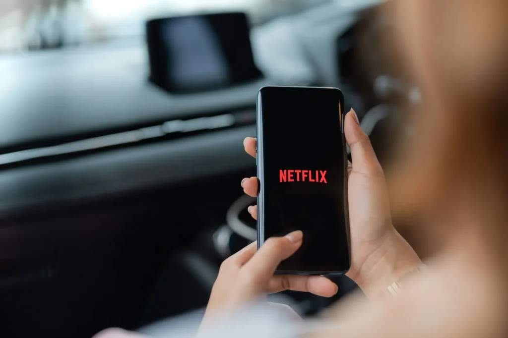 Shutterstock_1487648210 - Techsvět Netflix v mobilu