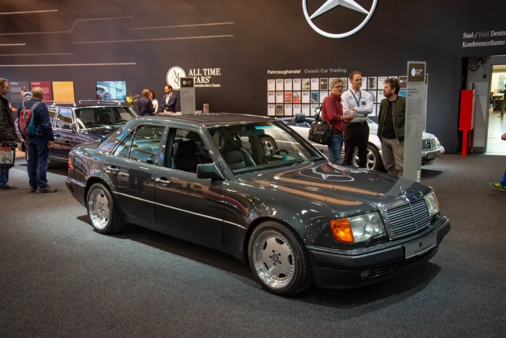 Shutterstock_1747231907 - Techsvět Mercedes-Benz W124