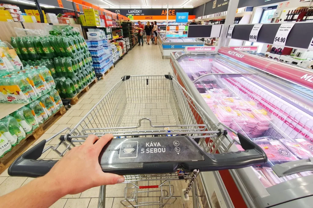 Košík v supermarketu