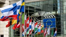 Sídlo Evropského parlamentu a vlajky