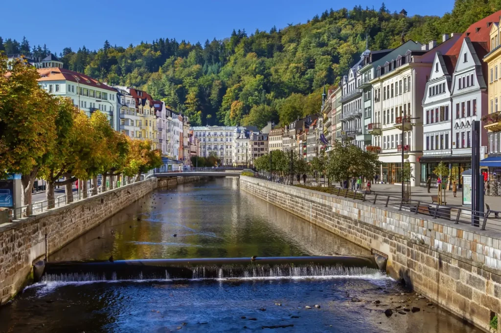 Shutterstock_2475288203 - Techsvět Centrum Karlových Varů