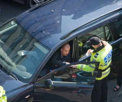 Policisté kontrolují řidič