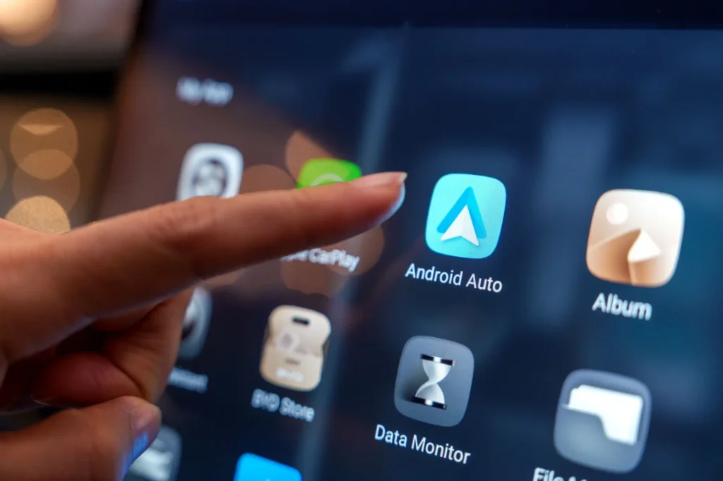 Prst u obrazovky s appkou Android auto