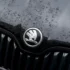 Škoda logo na kapotě