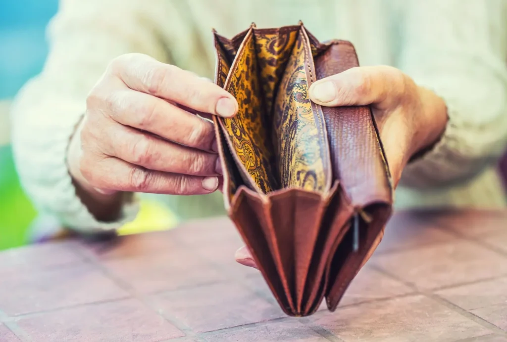 Shutterstock_449109892 - Techsvět Peněženka prázdná
