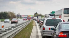 Kolona aut na dálnici