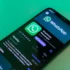 Aplikace WhatsApp otevřená na mobilu