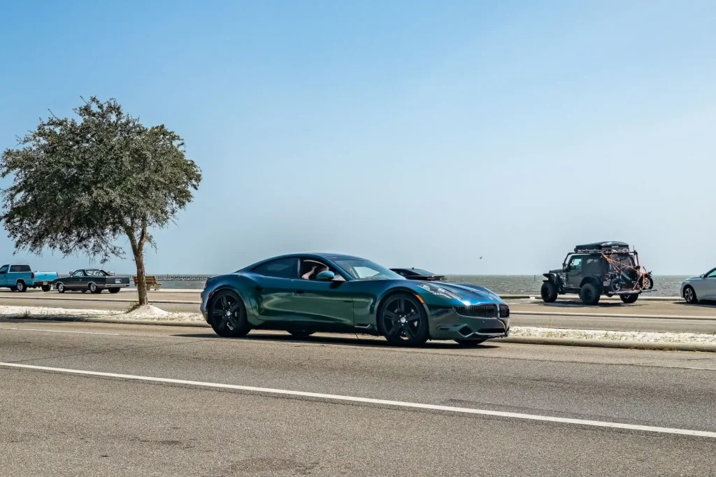 auto Fisker Karma