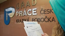 Nová státní sociální dávka cílí právě na osoby s omezenými příjmy. Zdroj
