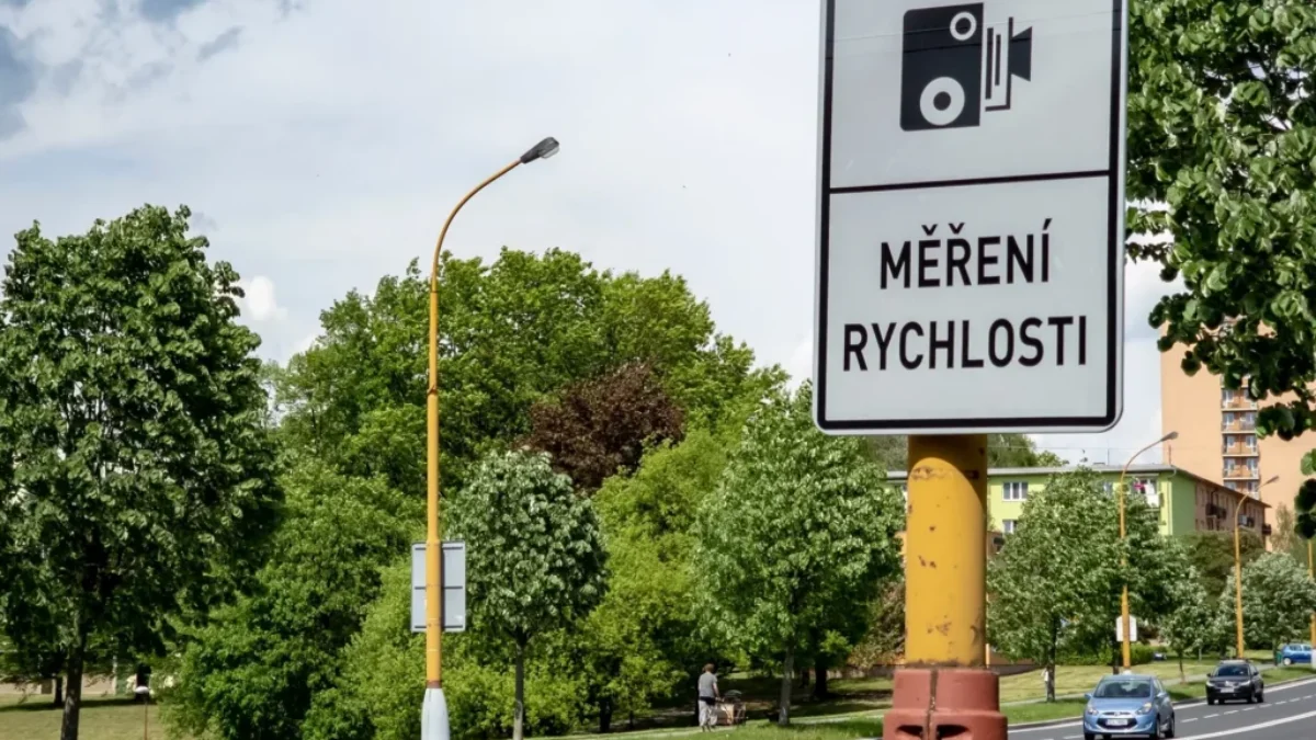 dopravní značka měření rychlosti