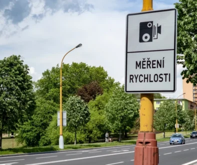 dopravní značka měření rychlosti