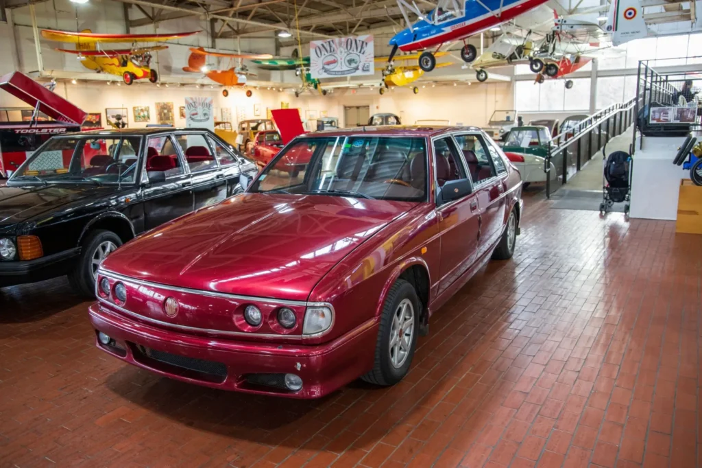 Tatra 700 je vysoce exkluzivní auto, jeho cena tomu odpovídá - Techsvět Tatra 700 v muzeu