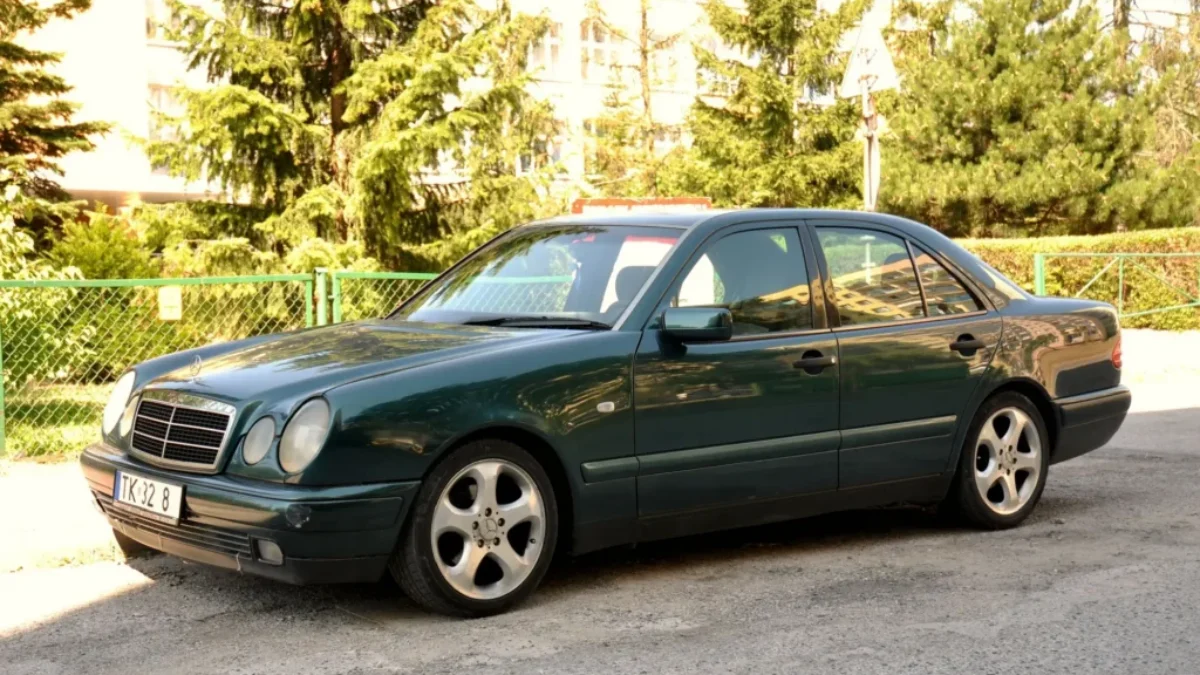 Mercedes-Benz W210