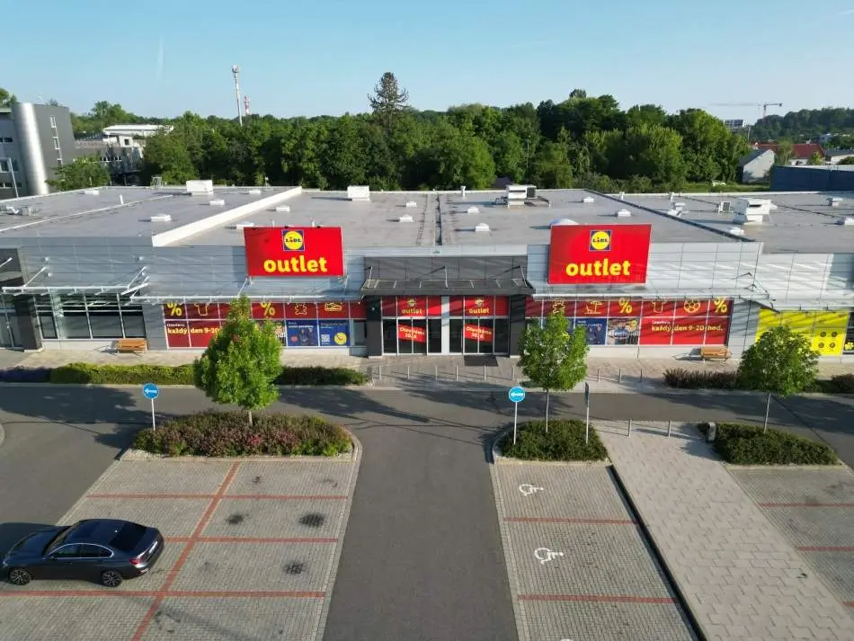 1e70ce12d18c-Novy-projekt-3- - Techsvět budova Lidl Outlet