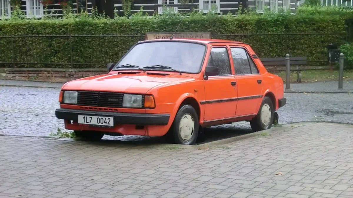 Červená Škoa 120 GLS