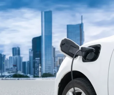 Elektroauto u města