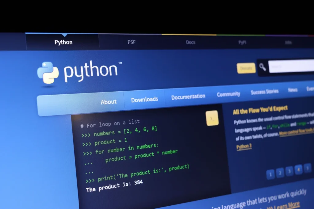 Shutterstock_2604221945 - Techsvět Programovací jazyk Python