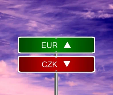 Cedule symbolizující příchod eura a odchod české koruny