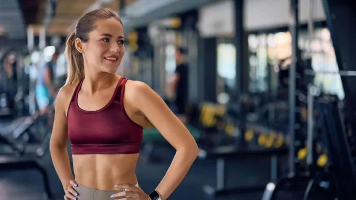 Žena ve fitness centru