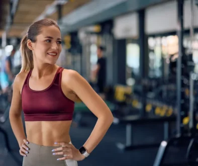 Žena ve fitness centru