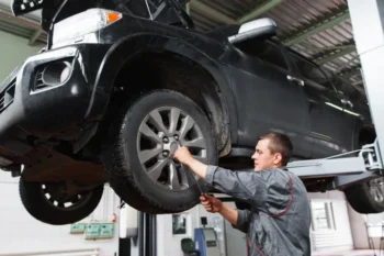 Mechanik u SUV