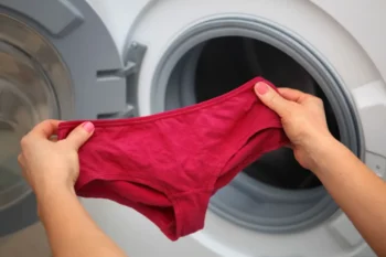 Červené spodní prádlo