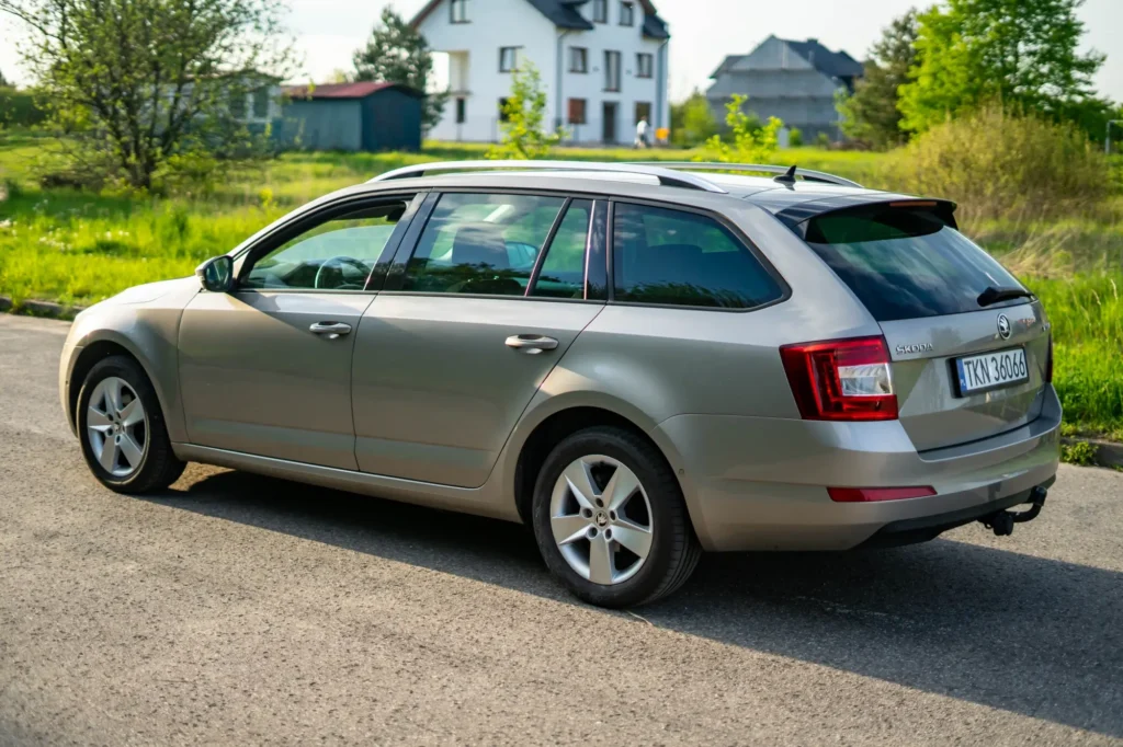 Někteří řidiči dávají přednost starším a jednodušším modelům - Techsvět Škoda Octavia