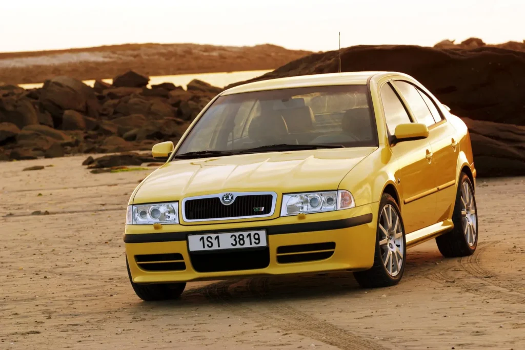 žluté auto Škoda