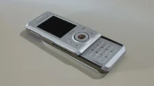 Sony Ericsson S500i na stole